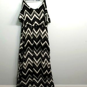 Maxi dress black/white pattern ruffle flow